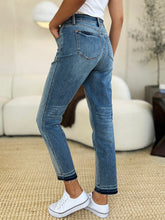 Cargar imagen en el visor de la galería, Judy Blue Mid Rise Release Hem Blue Denim Skinny Jeans