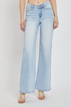 Cargar imagen en el visor de la galería, RISEN Wide Leg V Dipped Front Waist Light Blue Denim Jeans