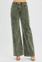 Load image into Gallery viewer, RISEN Wide Leg Corduroy Jeans