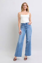 Ladda upp bild till gallerivisning, Judy Blue Wide Leg Medium Blue Washed Denim Jeans
