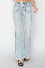 Загрузить изображение в средство просмотра галереи, Risen Patch Pocket Flared Leg Light Blue Washed Denim Jeans
