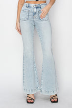 Загрузить изображение в средство просмотра галереи, Risen Patch Pocket Flared Leg Light Blue Washed Denim Jeans