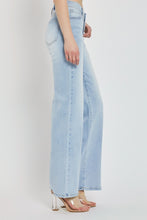 Cargar imagen en el visor de la galería, RISEN Wide Leg V Dipped Front Waist Light Blue Denim Jeans