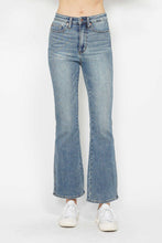 Ladda upp bild till gallerivisning, Judy Blue Tummy Control Back Embroidered Pocketed Bootcut Jeans