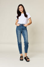 Cargar imagen en el visor de la galería, Judy Blue Tummy Control High Waisted Blue Denim Relaxed Skinny Jeans