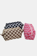 Carregar imagem no visualizador da galeria, Zenana Checkered Pattern Knitted Cosmetic Pouch
