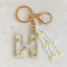 Cargar imagen en el visor de la galería, Baby Daisy Initial Key Chain
