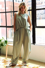 Cargar imagen en el visor de la galería, Davi &amp; Dani Green Two Piece Luxe Loungewear Set
