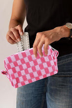 Carregar imagem no visualizador da galeria, Zenana Checkered Pattern Knitted Cosmetic Pouch
