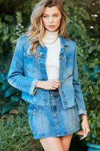 Load image into Gallery viewer, Veveret Button Down Raw Hem Blue Denim Jean Jacket
