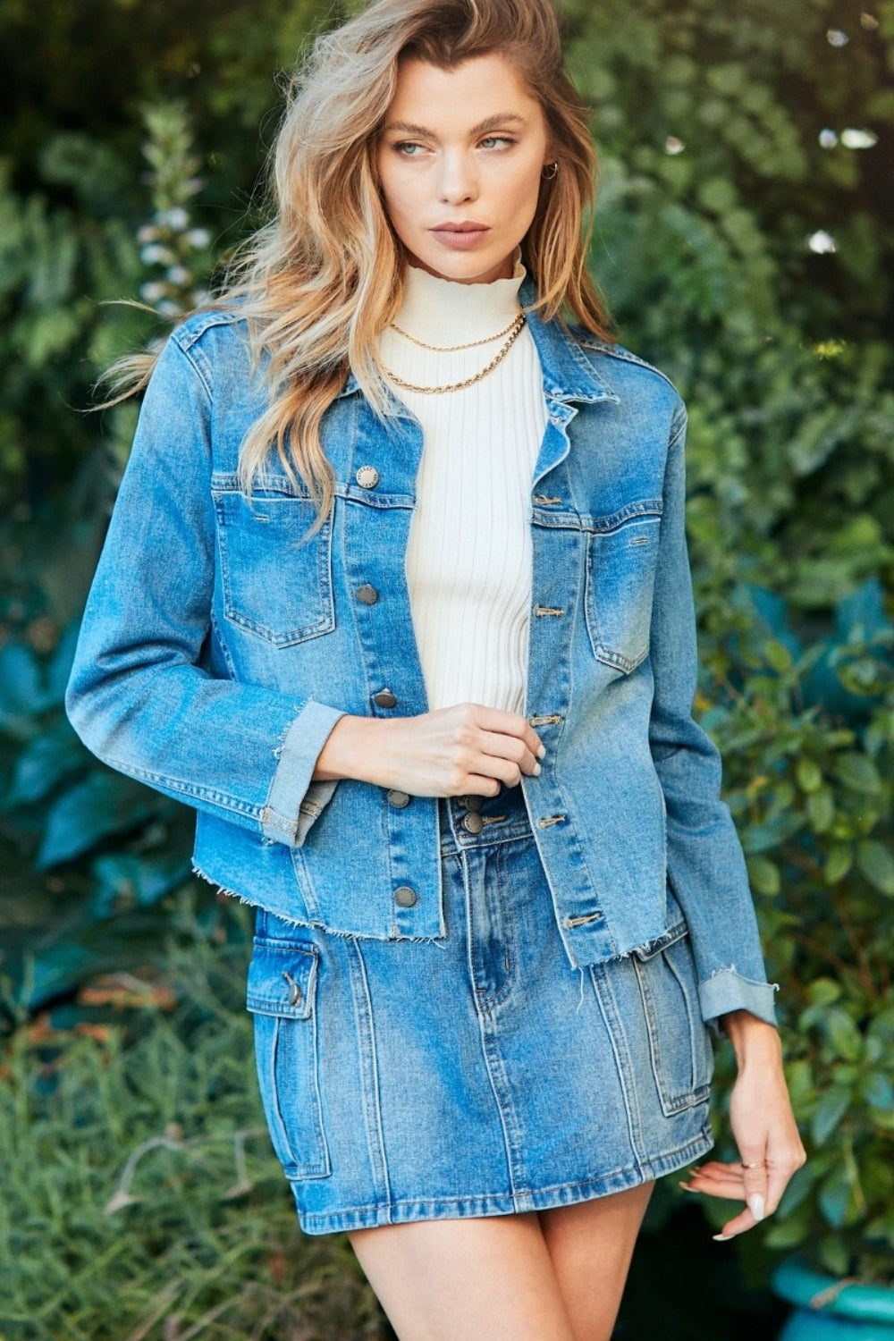 Veveret Button Down Raw Hem Blue Denim Jean Jacket