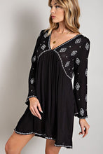 Carregar imagem no visualizador da galeria, Sweet Generis Black Bohemian Embroidered Mini Dress
