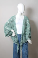 Cargar imagen en el visor de la galería, Crochet Floral Petal Kimono Wrap
