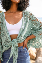 Cargar imagen en el visor de la galería, Crochet Floral Petal Kimono Wrap
