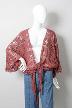 Cargar imagen en el visor de la galería, Crochet Floral Petal Kimono Wrap
