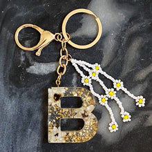 Cargar imagen en el visor de la galería, Baby Daisy Initial Key Chain
