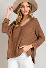 Carregar imagem no visualizador da galeria, Crew Neck Knit Sweater
