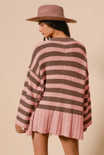 Carregar imagem no visualizador da galeria, BiBi Striped Button Down Cardigan
