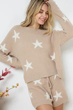 Загрузить изображение в средство просмотра галереи, Soft Long Sleeve Star Print Top and Short Set
