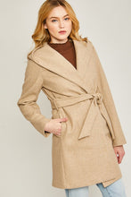 Carregar imagem no visualizador da galeria, JQ Fleece Belted Hoodie Coat
