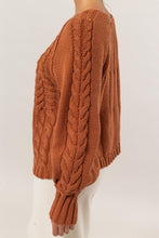 Загрузить изображение в средство просмотра галереи, HYFVE Brown Raglan Sleeve Cable Knit Sweater
