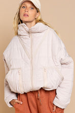 Cargar imagen en el visor de la galería, Quilted With Zipper Closure Jacket
