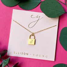 Carregar imagem no visualizador da galeria, Scripted Notes Locket Initial Necklace
