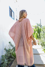 Carregar imagem no visualizador da galeria, Leto Diamond Embroidered Frayed Trim Kimono
