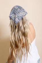 Cargar imagen en el visor de la galería, Leto Bohemian Floral Lace Headscarf
