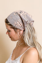 Carregar imagem no visualizador da galeria, Leto Bohemian Floral Lace Headscarf

