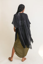 Cargar imagen en el visor de la galería, Leto Diamond Embroidered Frayed Trim Kimono
