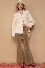 Carica l&#39;immagine nel visualizzatore di Gallery, POL Button Down Raw Hem Distressed Shacket
