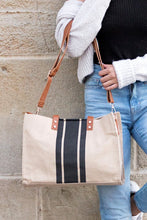 Carica l&#39;immagine nel visualizzatore di Gallery, Canvas Stripe Tote
