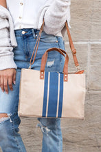 Carica l&#39;immagine nel visualizzatore di Gallery, Canvas Stripe Tote
