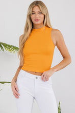 Carregar imagem no visualizador da galeria, Yelete Solid Color Mock Neck Cropped Ribbed Knit Top
