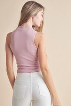 Carregar imagem no visualizador da galeria, Yelete Solid Color Mock Neck Cropped Ribbed Knit Top
