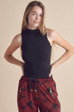 Carregar imagem no visualizador da galeria, Yelete Solid Color Mock Neck Cropped Ribbed Knit Top
