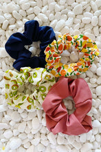 Cargar imagen en el visor de la galería, Ellison and Young Orchard Sweet Hair Scrunchie Set Of 4
