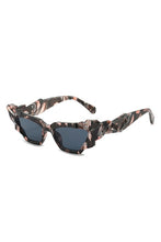 Carregar imagem no visualizador da galeria, Cramilo Eyewear Geometric Irregular Cat Eye Fashion Sunglasses
