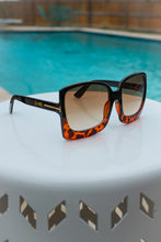 Ladda upp bild till gallerivisning, Julia Rose Tortoise Megan Oversized Gradient Sunglasses
