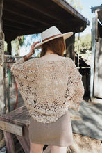 Cargar imagen en el visor de la galería, Crochet Floral Petal Kimono Wrap
