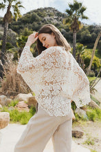 Cargar imagen en el visor de la galería, Crochet Floral Petal Kimono Wrap
