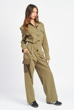 Carica l&#39;immagine nel visualizzatore di Gallery, Emory Park Olive Green Button Down Straight Leg Jumpsuit
