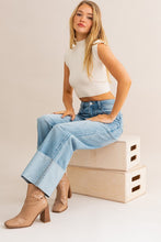 Carica l&#39;immagine nel visualizzatore di Gallery, High-Waisted Wide Leg Cuffed Jeans
