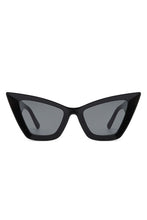 Load image into Gallery viewer, Cramilo Eyewear Square Retro Fashion Cat Eye Sunglasses
