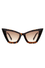 Load image into Gallery viewer, Cramilo Eyewear Square Retro Fashion Cat Eye Sunglasses
