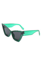 Load image into Gallery viewer, Cramilo Eyewear Square Retro Fashion Cat Eye Sunglasses
