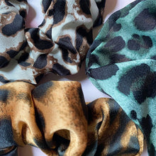 Carica l&#39;immagine nel visualizzatore di Gallery, Ellison and Young Leopard Satin Scrunch Set Of 3
