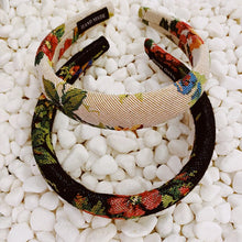 Carregar imagem no visualizador da galeria, Ellison and Young Vintage Garden Floral Headband

