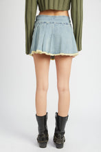 Carregar imagem no visualizador da galeria, Emory Park Blue Denim Pleated Mini Skirt
